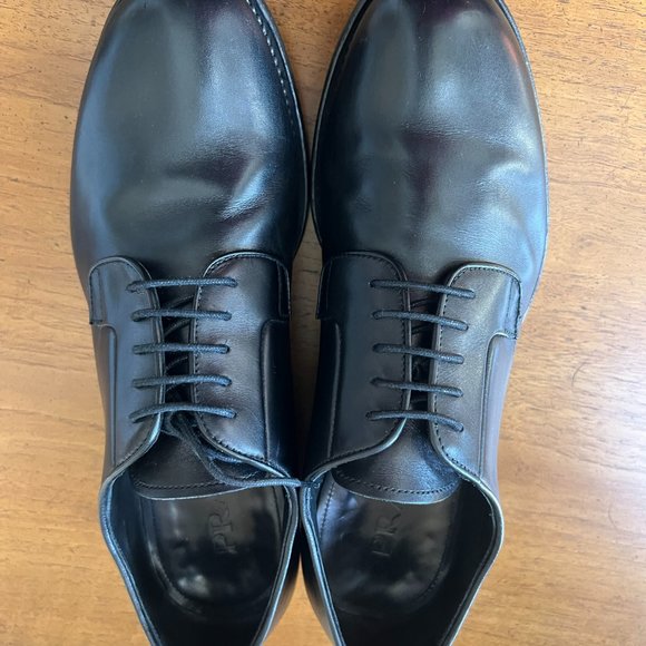 Prada Men\'s Black Leather Shoes. main image 13